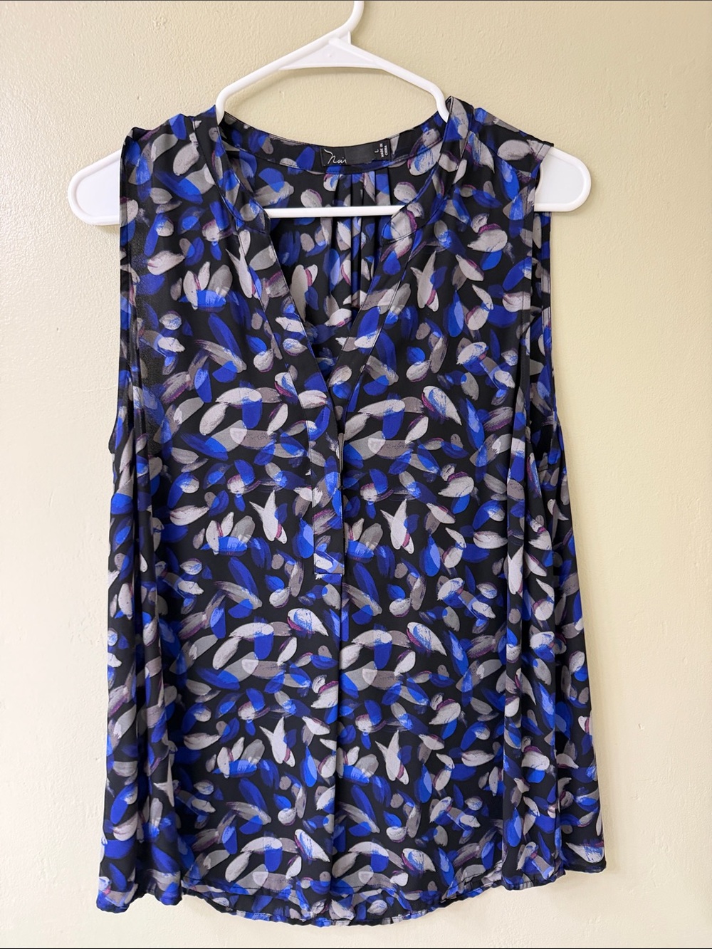 Printed Sleeveless Camisole in Blue and Gray - Unknown Brand